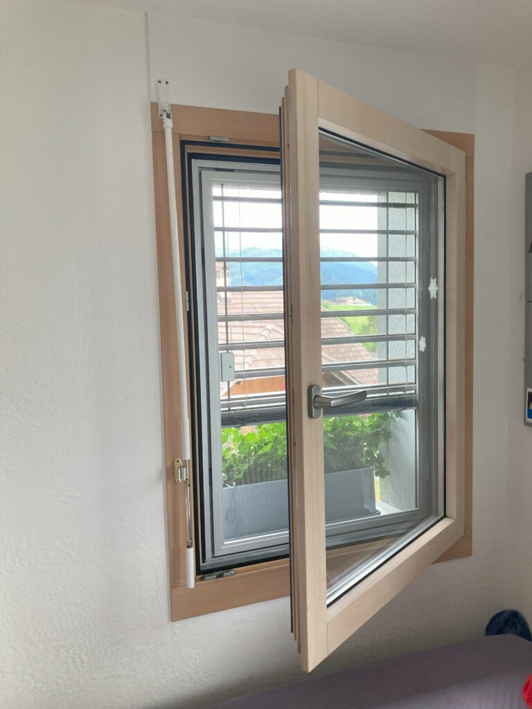 Das Drehfenster von Rollfix, Made by Insektenschutz Meyer.